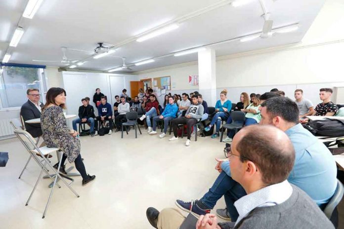 Trobada de l’Alcaldessa amb l’alumnat del CEFP Núria