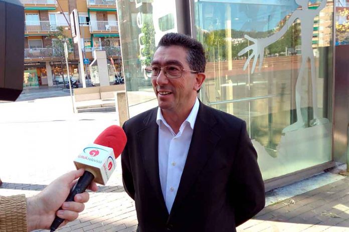 Ciutadans lloa la reserva d'estacionament per a vehicles elèctrics