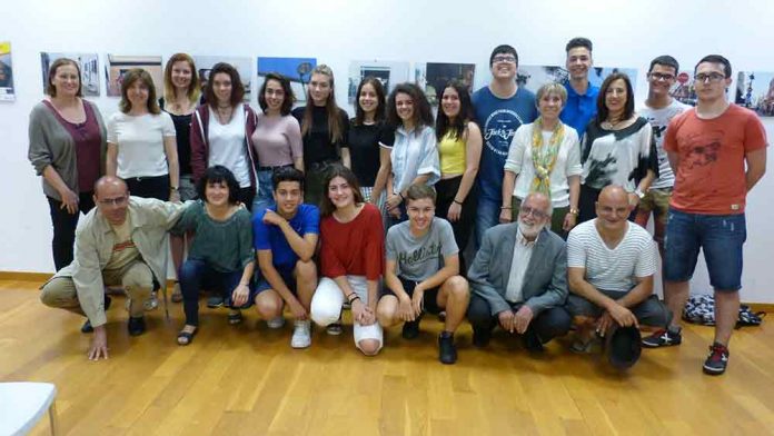 Alumnat del Sagrat Cor retraten els contrastos entre la zona industrial i la zona comercial