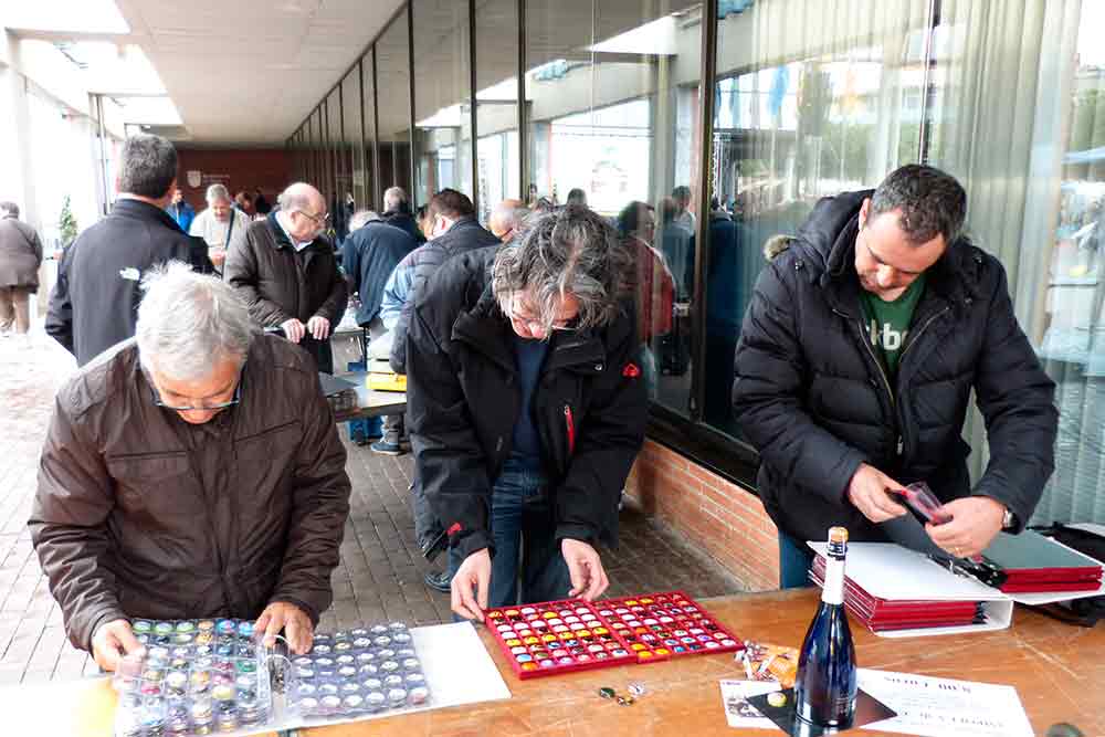 Intercanvi de plaques de cava a la Fira