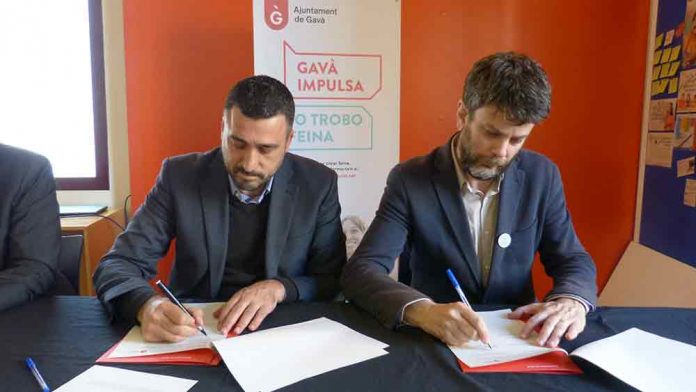 L’Ajuntament i l’Escola Superior de Comerç Internacional signen un conveni de col·laboració