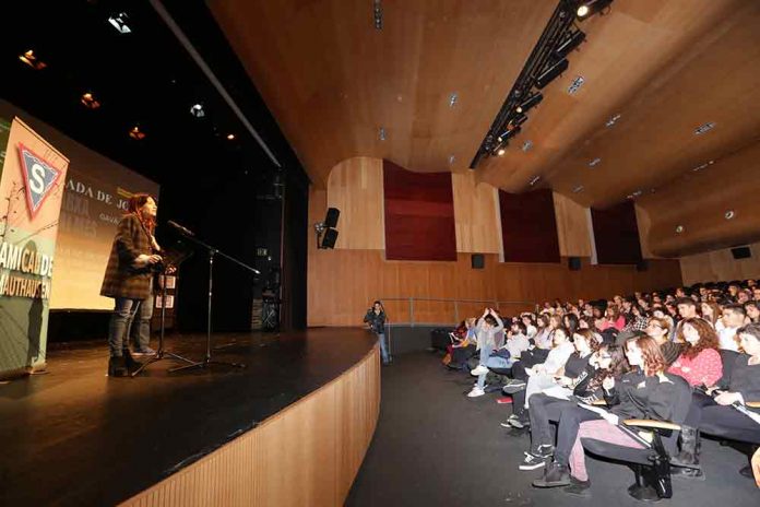 Uns 150 joves participen a la V Trobada de joves antifeixistes de la xarxa Mai Més