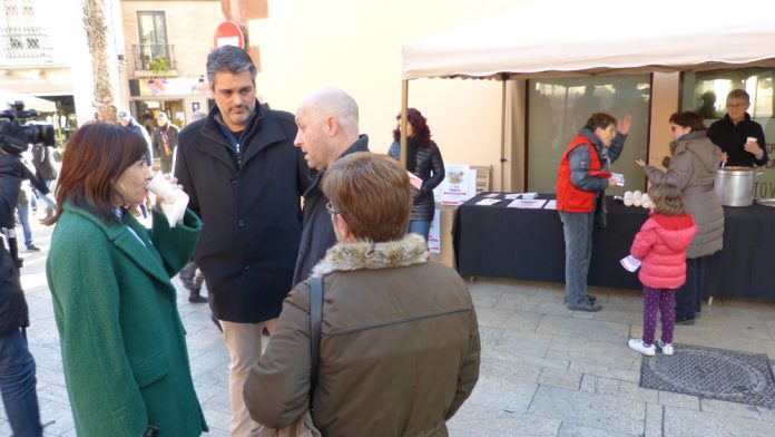 Xocolatada solidària a la plaça Major