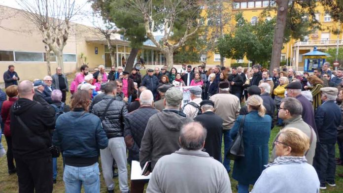 Manifestació a l’Hospital de Viladecans contra les llistes d’espera