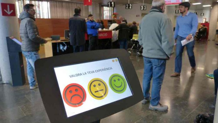 L’Oficina d’Atenció Ciutadana incorpora una pantalla interactiva de valoració del servei