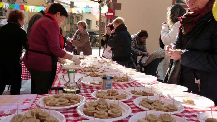 Botifarra d’ou al carrer per celebrar l’inici del Carnaval