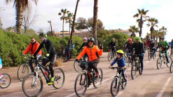 Un centenar de persones a la bicicletada de UME