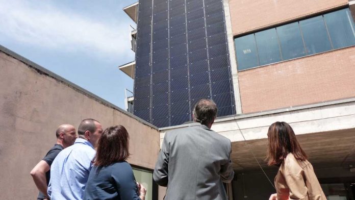 L’Ajuntament de Gavà instal·la plaques solars a l’edifici corporatiu per reduir la despesa energètica