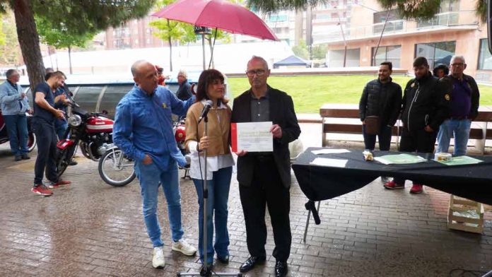 Raquel Sánchez ha lliurat una placa per recordar a Ramon Cassadó, antic president de l’entitat