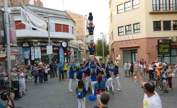 ARRIBADA-FLAMA-CANIGO-2018 Gavà celebra Sant Joan amb revetlles al carrer