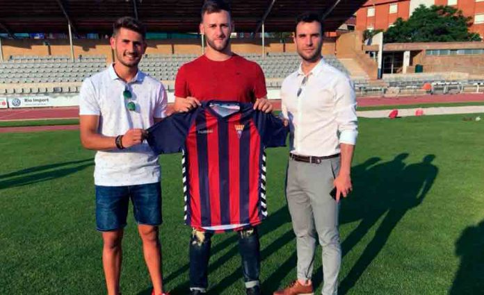 Vázquez Dowi i Pérez nous fixatges del CF Gavà