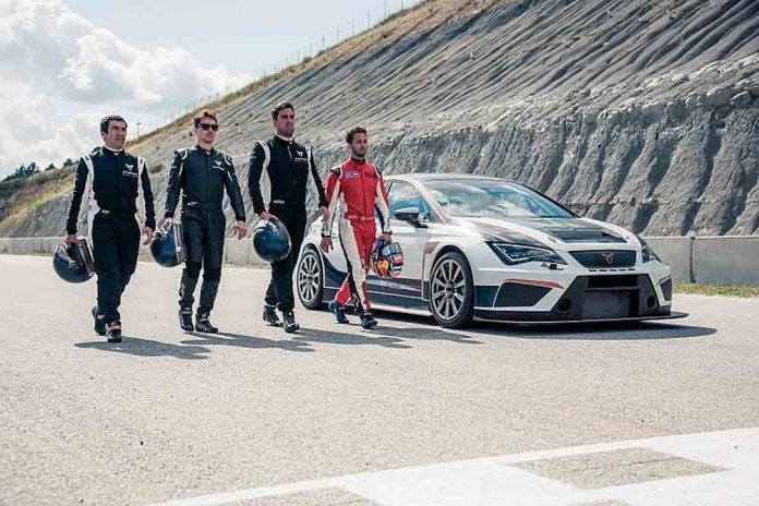 Oriola i el Cupra amb Lorenzo i Dovizioso