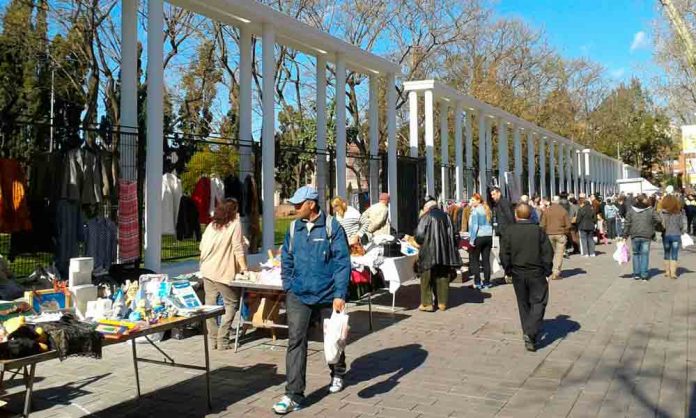 Diumenge 25 de novembre Mercat de II mà