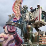 El-mestre-faller-preparant-la-falla