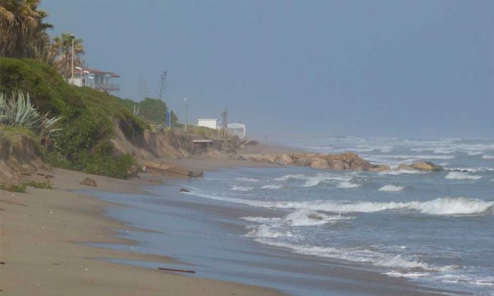 Sorra extra a la platja de Gavà