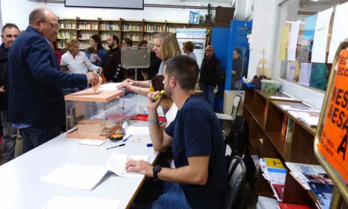 Participació a les 18 hores del 63,49%