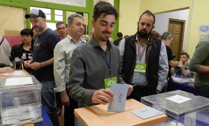 L’alcaldable de VOX, Marc Cívico, ha votat al Centre Cultural
