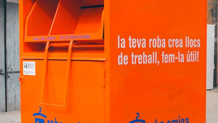 ERC amb els contenidors solidaris de roba