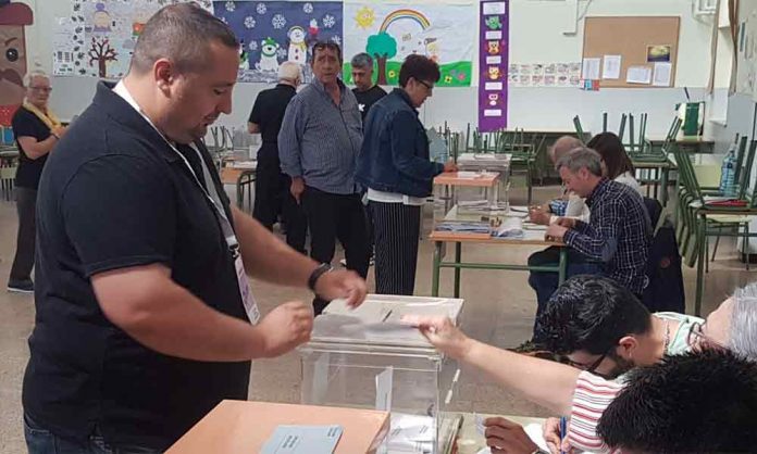 Rubén Marín candidat de Vecinos Municipalistas ha votat al Jacme March