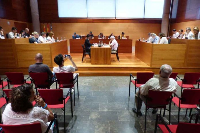 Ple Municipal de juliol Declaració política presentada per Podemos contra el tràfic de persones