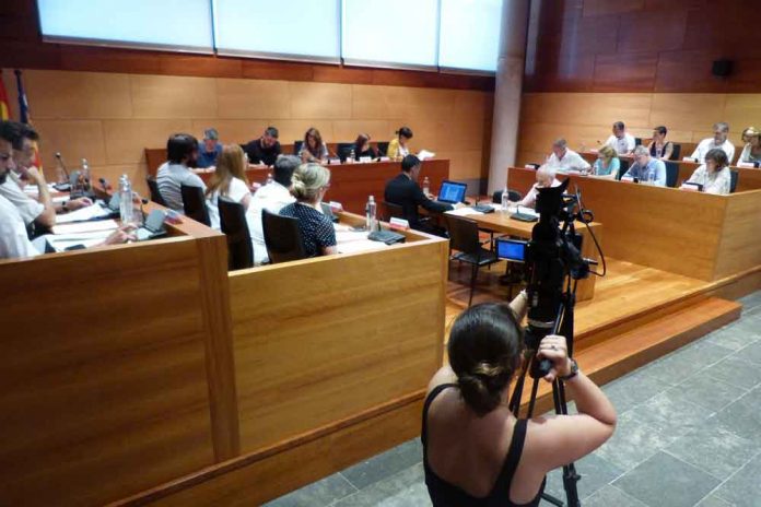 El Ple demana la Creu de Sant Jordi per a la Coral la Igualtat