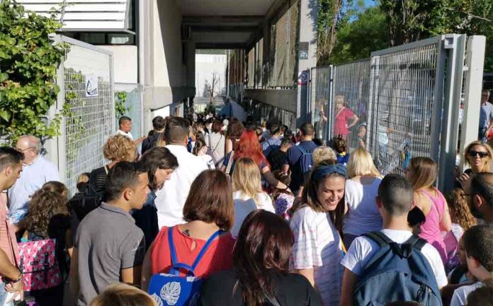 Fins el 15 d’octubre es poden sol·licitar les beques i ajuts escolars