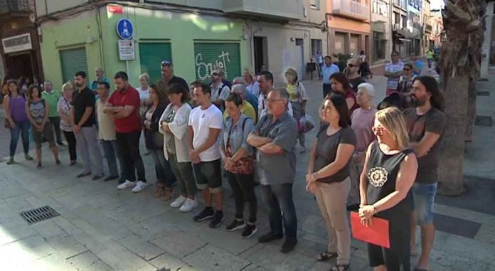Minut de silenci a la Plaça Major