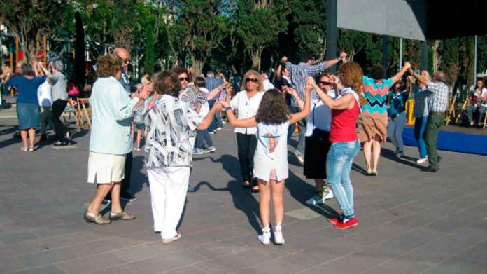 Sardanes amb la cobla Rambles