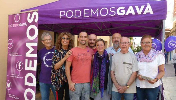 Carpa informativa de Podemos en la plaza Major