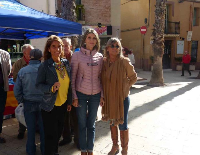 PP_GENERALES María de los Llanos hace campaña en Gavà para el 10-N