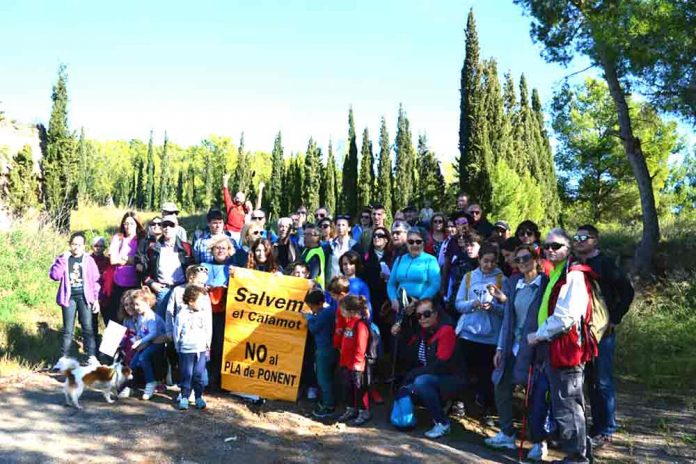 MÉS DE 100 PERSONES A LA SORTIDA CONTRA EL PLA DE PONENT