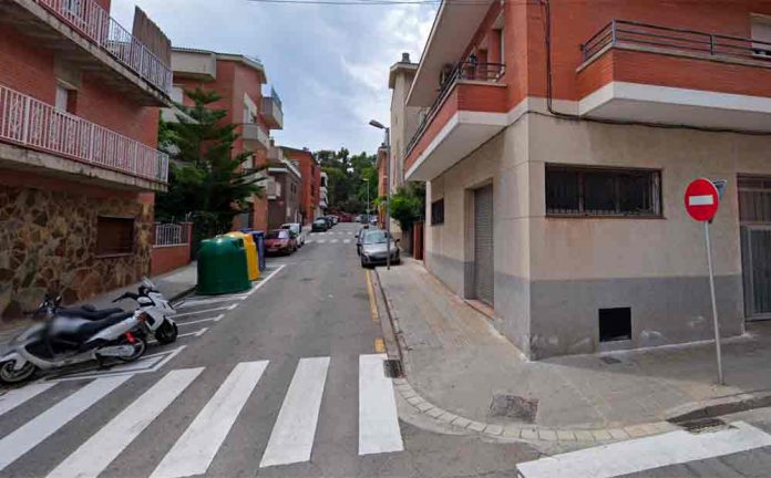UN INCENDI DE CONTENIDOR PROVOCA DESPERFECTES