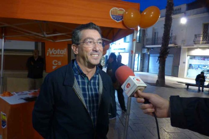 Miguel Ángel Ibáñez en la carpa elctoral de Cs en la plaza Major