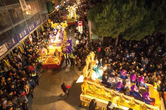 Imatge d'arxiu d'una de les darreres cavalcades dels Reis Mags a Gavà Reis Mags