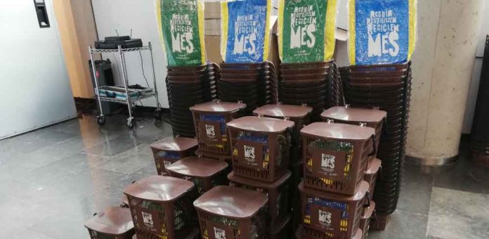 El kit està disponible en el vestíbul de l'Ajuntament