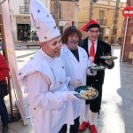 Olivares (centre) i els seus amics s’ho passen bé com si no hi hagués demà