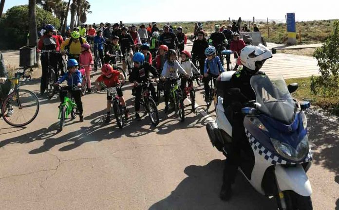 BICICLETADA-POPULAR-1-030320 Ambientàs a la bicicletada de la UME