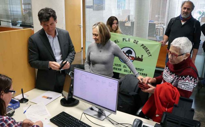 Tres ciutadans demanen a l'Ajuntament una consulta sobre Ponent