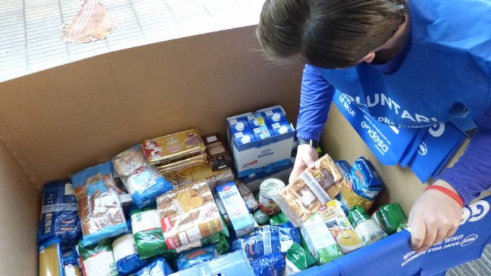aliments Creu Roja i Caritas continuen treballant per als més necessitats