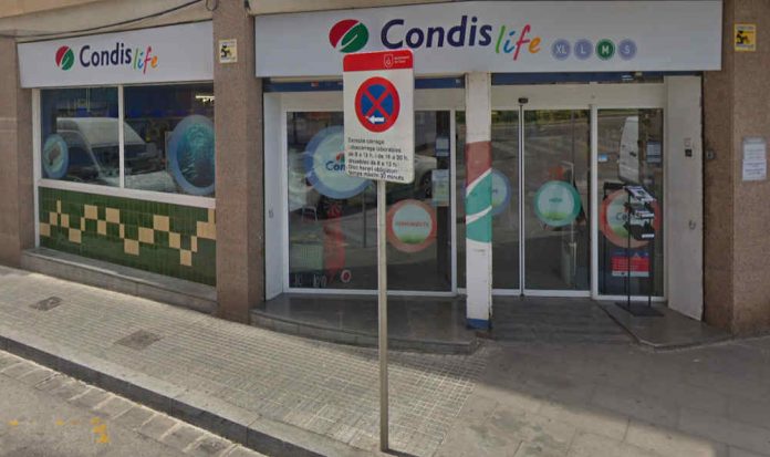 Condis obre abans per atendre exclusivament a les persones grans