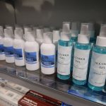 Gel higienitzant a la Farmàcia Les Bòbiles, aquest matí
