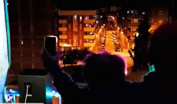 A partir de las 20 horas, después de los aplausos solidarios, nueva sesión musical a Les Colomeres