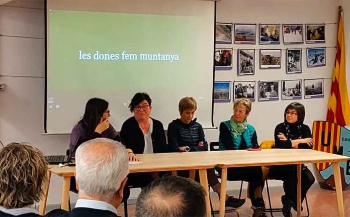 La UME homenatja a les seves sòcies