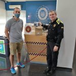 La Farmàcia de La Rambla fa una donació de 100 mascaretes a la Policia Municipal de Gavà