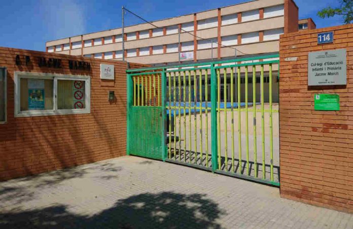 Suport municipal per fer la preinscripció escolar