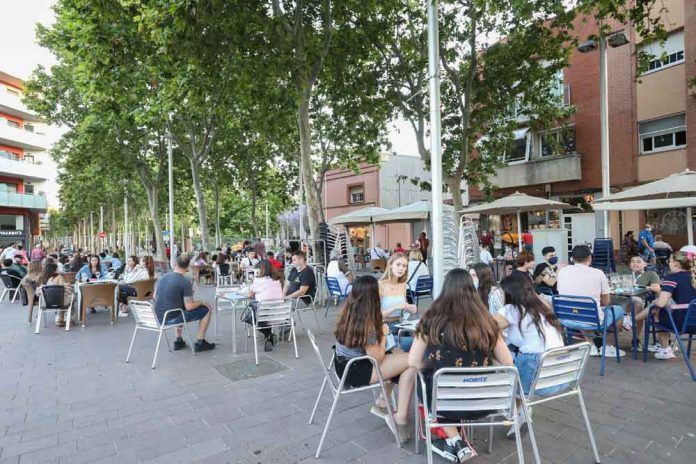 TERRAZAS-RAMBLAok Suspensió de la taxa de terrasses a bars i restaurants fins a finals d’any