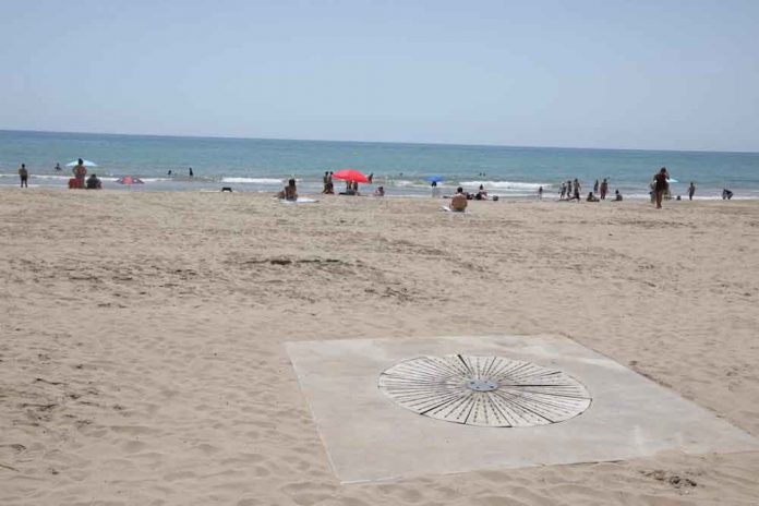 La platja, a l'alçada del carrer Blanes, aquest matí