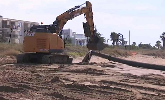 Nova aportació de sorra a la platja