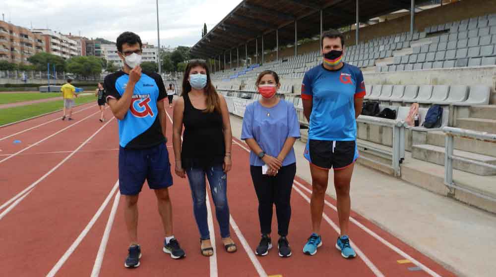 Entrenament del Triatló Gavà a l'estadi La Bòbila
