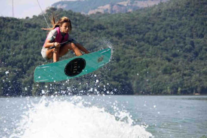 Noah Tamaral campiona estatal de Wakeboard